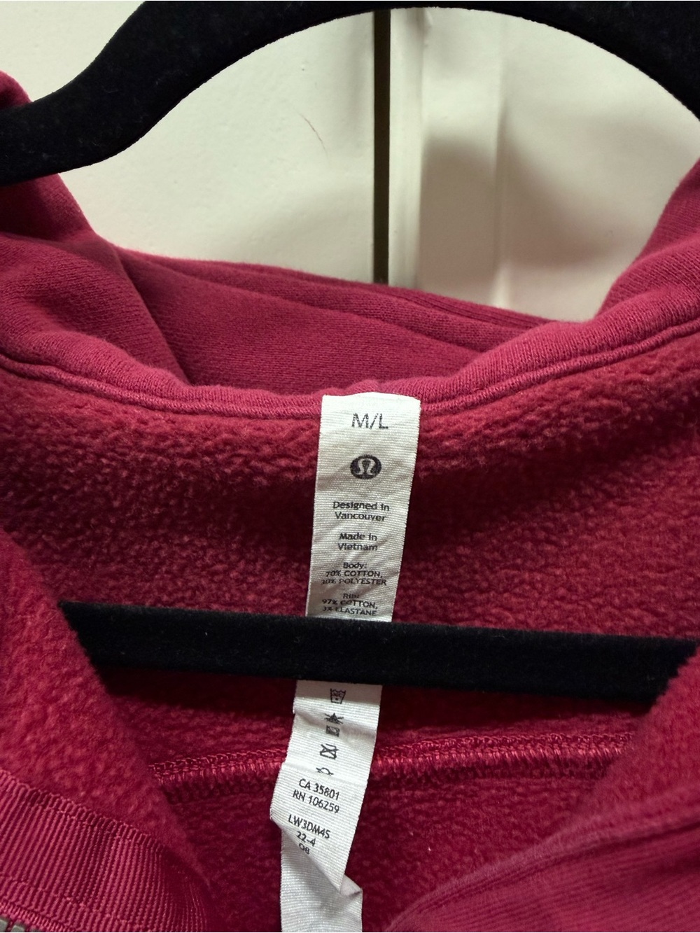 Lululemon Cropped Scuba Hoodie in Raspberry Rave - Picture 3 of 5